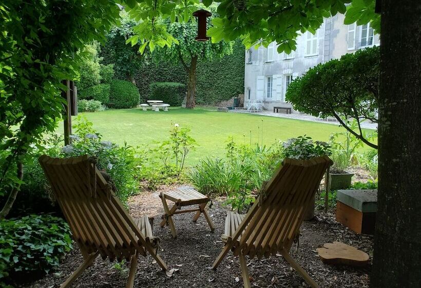 بنسيون Logis Des Tourelles