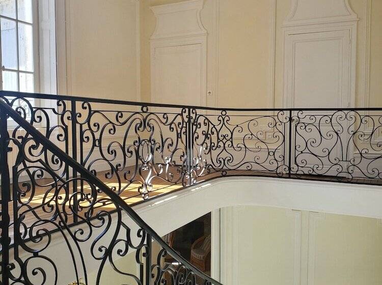 بنسيون Logis Des Tourelles