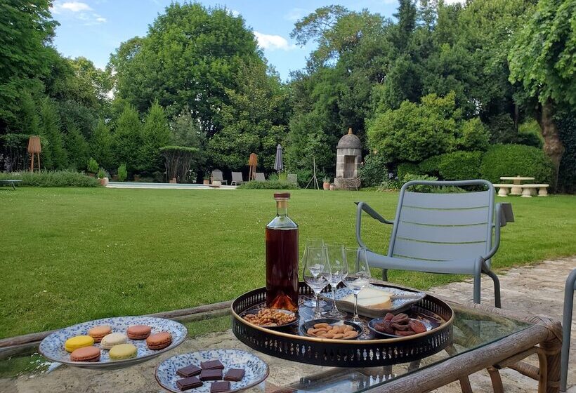 بنسيون Logis Des Tourelles