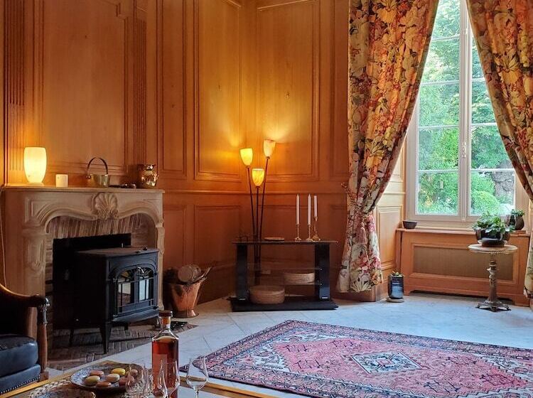 بنسيون Logis Des Tourelles