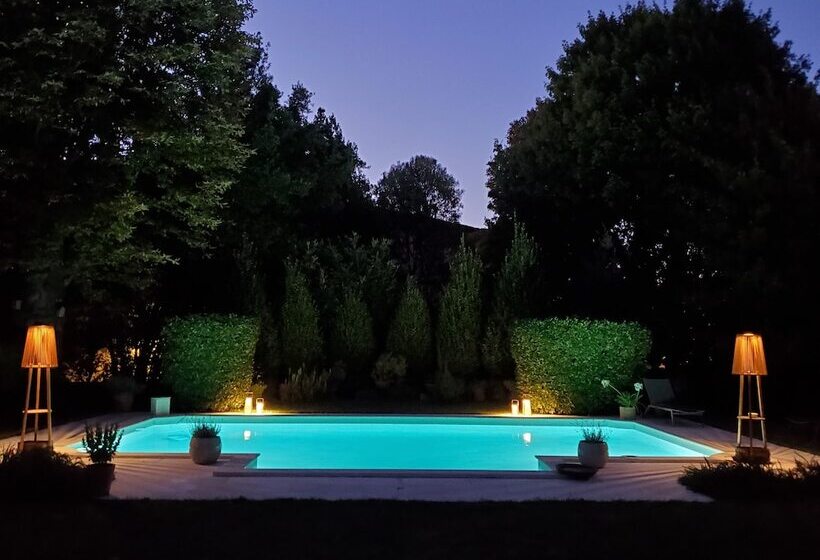 بنسيون Logis Des Tourelles