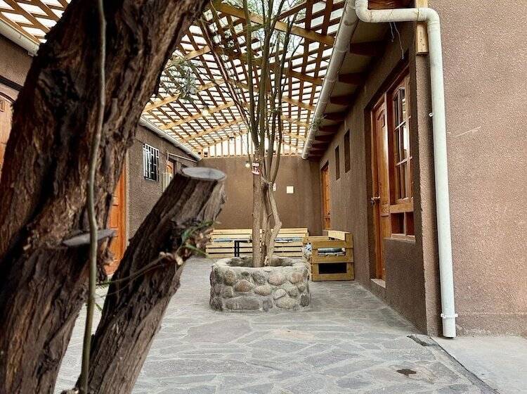 פנסיון Hostal Qachi Chentura