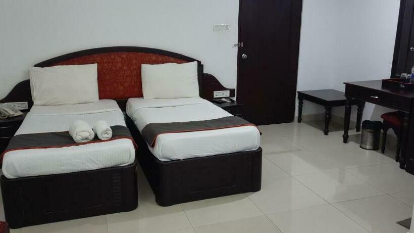 Hotel Gee Bee Palace