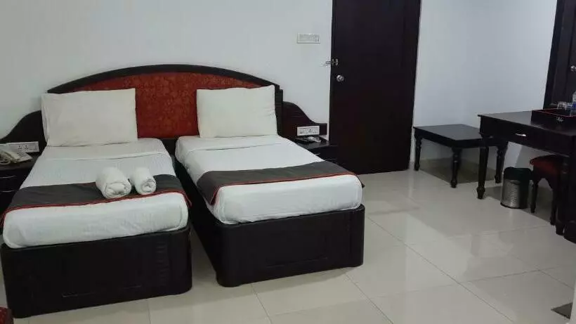 ホテル Gee Bee Palace