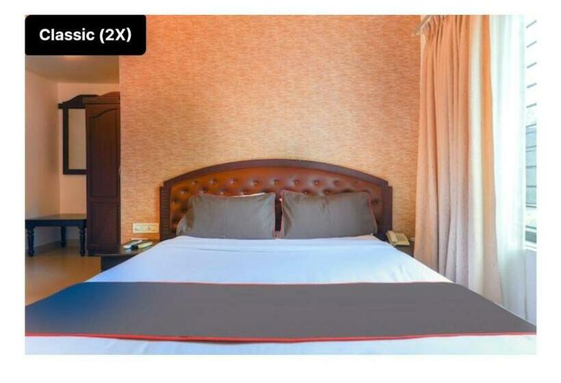 Hotel Gee Bee Palace