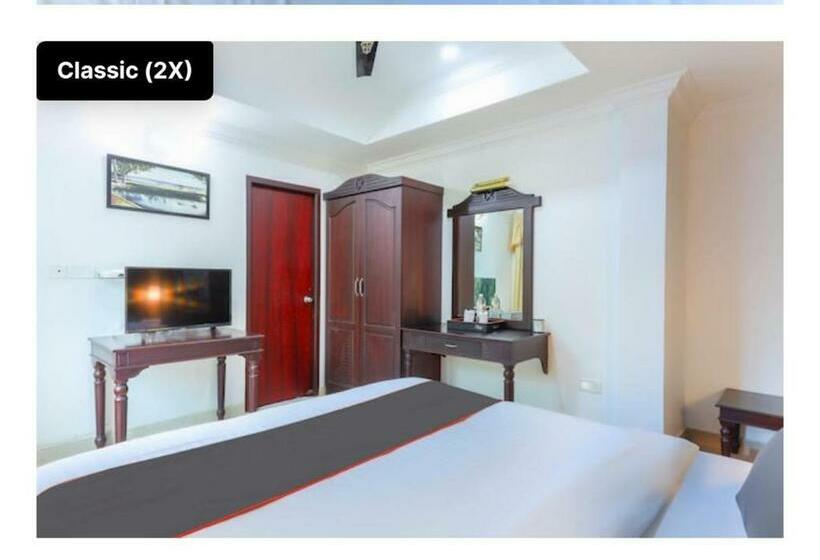 Hotel Gee Bee Palace