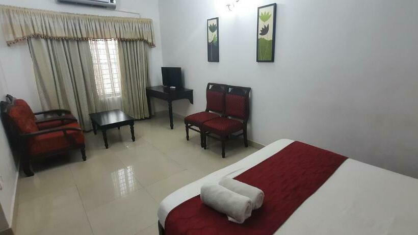 Hotel Gee Bee Palace