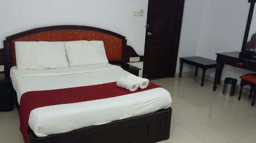 Hotel Gee Bee Palace