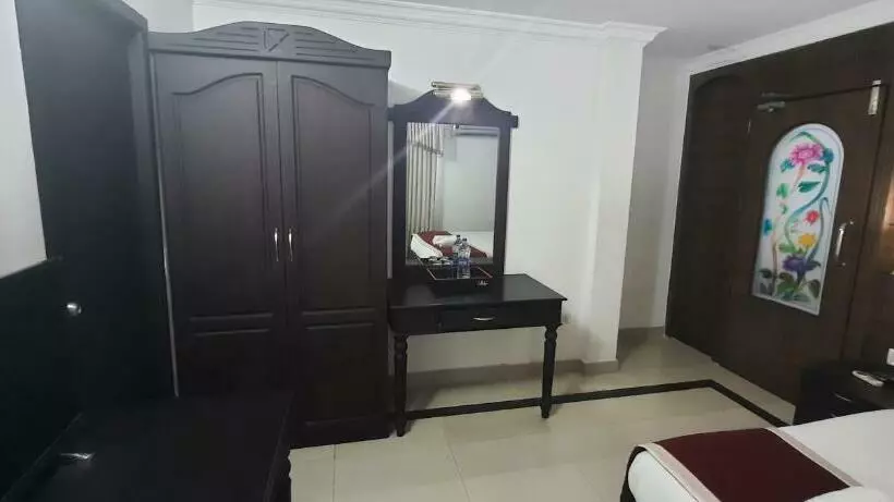 ホテル Gee Bee Palace