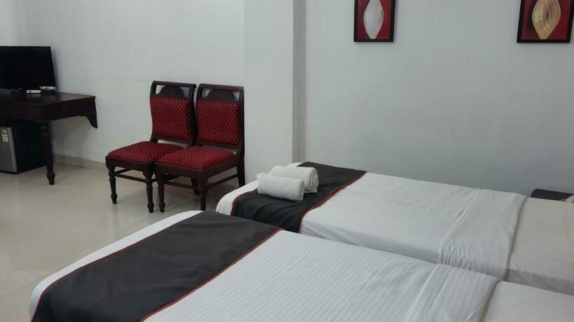 Hotel Gee Bee Palace