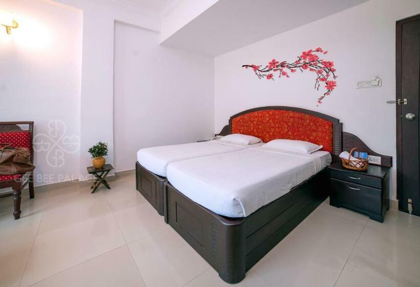 Hotel Gee Bee Palace