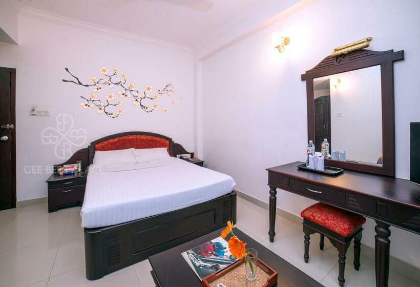 Hotel Gee Bee Palace