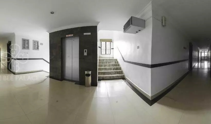 ホテル Gee Bee Palace