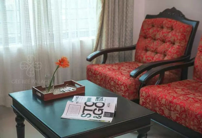 ホテル Gee Bee Palace