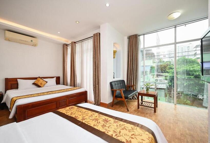 Queen Hotel Saigon Airport