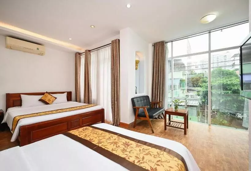 Queen Hotel Saigon Airport