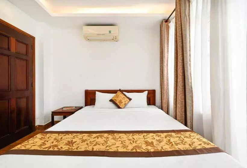 Queen Hotel Saigon Airport