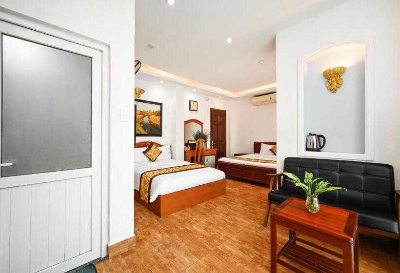 Queen Hotel Saigon Airport