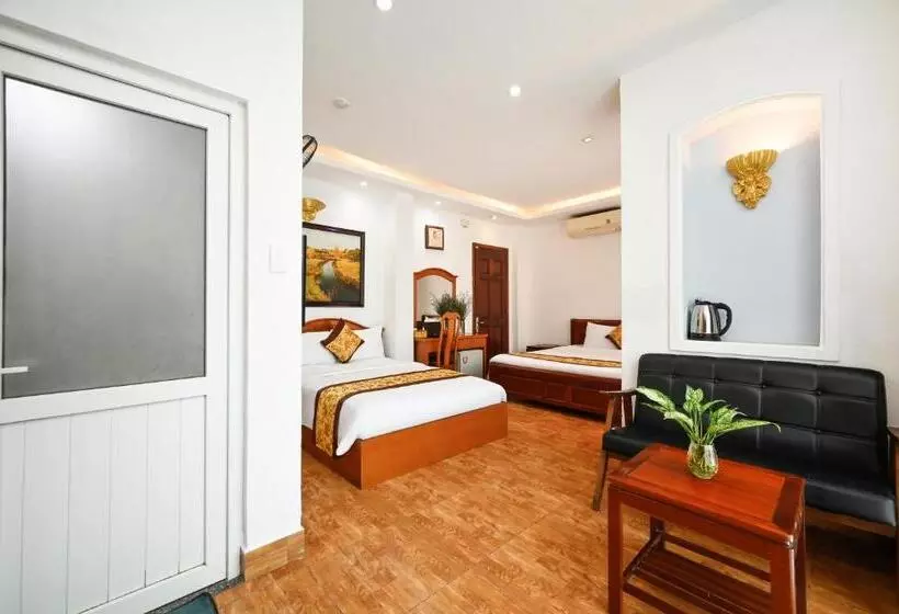 Queen Hotel Saigon Airport