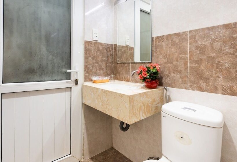 Queen Airport Hotel Saigon