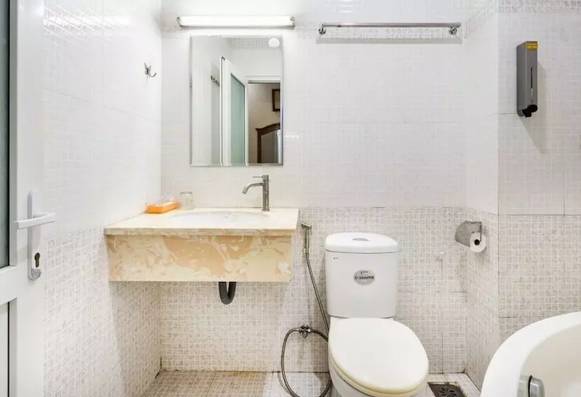 Queen Airport Hotel Saigon