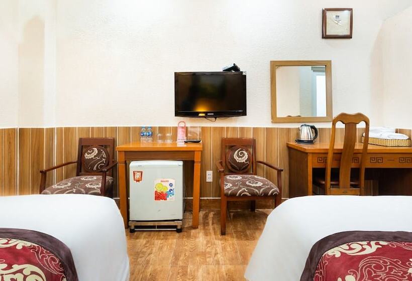 Queen Airport Hotel Saigon