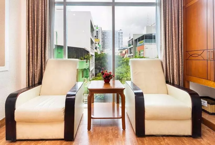 Queen Airport Hotel Saigon