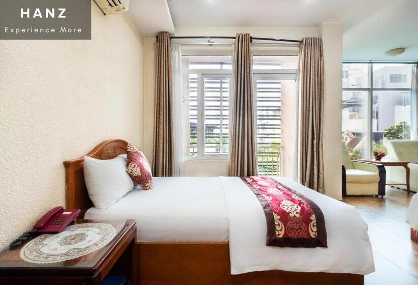 Queen Airport Hotel Saigon