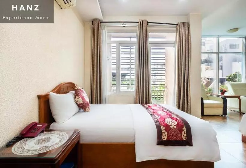 Queen Airport Hotel Saigon