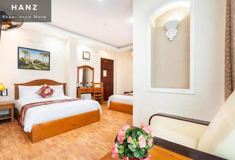 Queen Airport Hotel Saigon