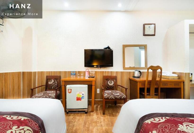 Queen Airport Hotel Saigon