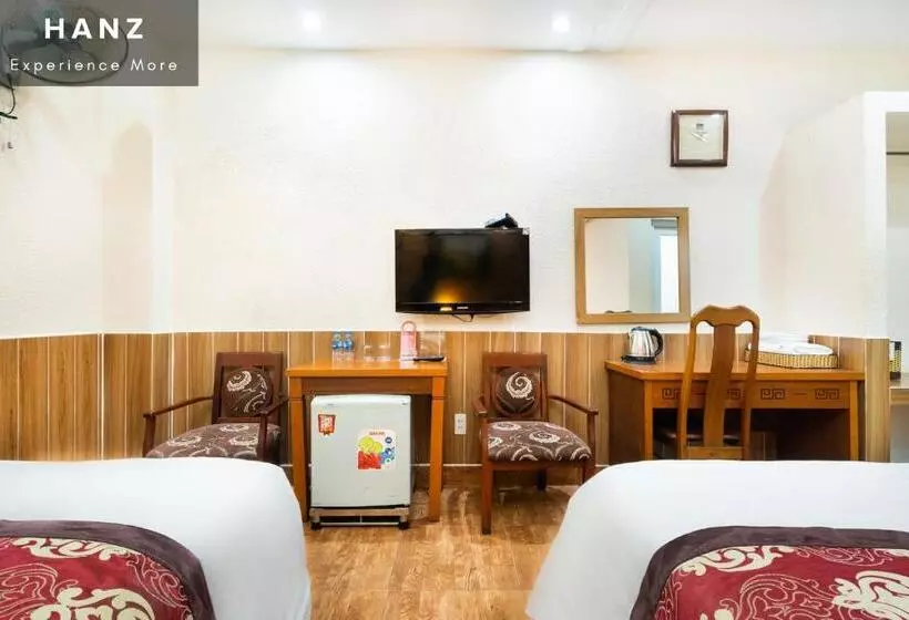 Queen Airport Hotel Saigon