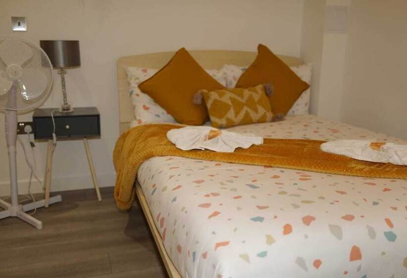 Mk Shortstay Deluxe Flat 2