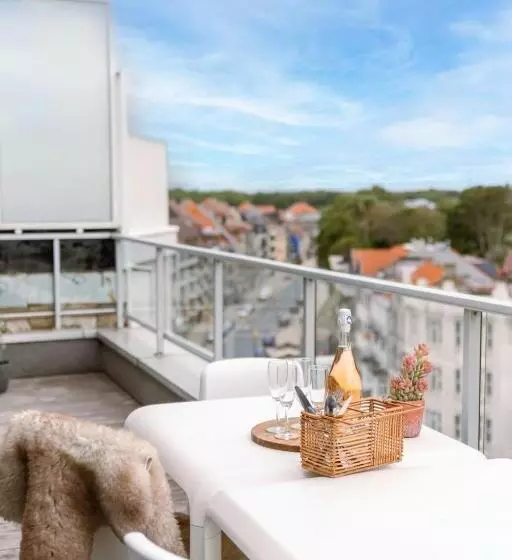 Charming Apartment Near The Beach With Balcony