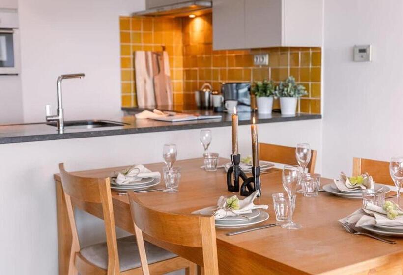 Charming Apartment Near The Beach With Balcony