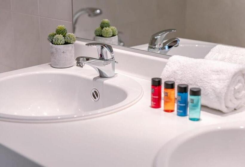 Charming Apartment Near The Beach With Balcony