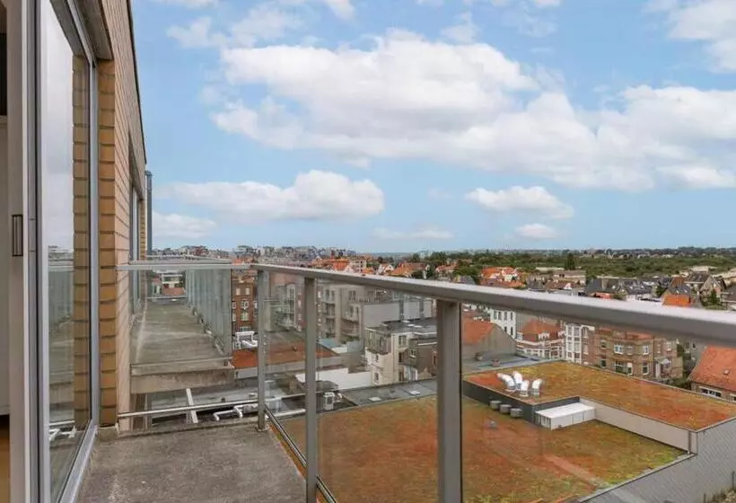 Charming Apartment Near The Beach With Balcony