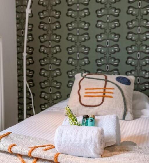 Charming Apartment Near The Beach With Balcony