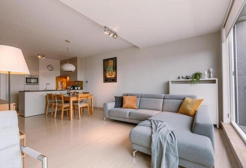 Charming Apartment Near The Beach With Balcony