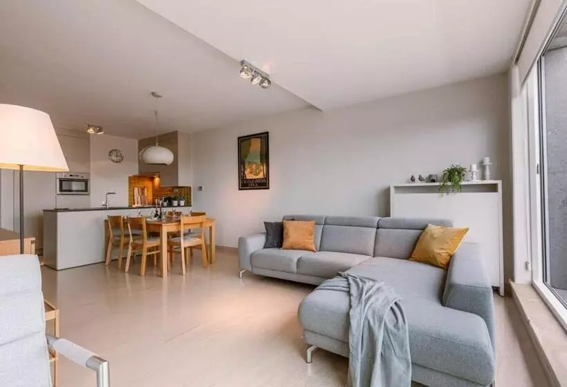 Charming Apartment Near The Beach With Balcony