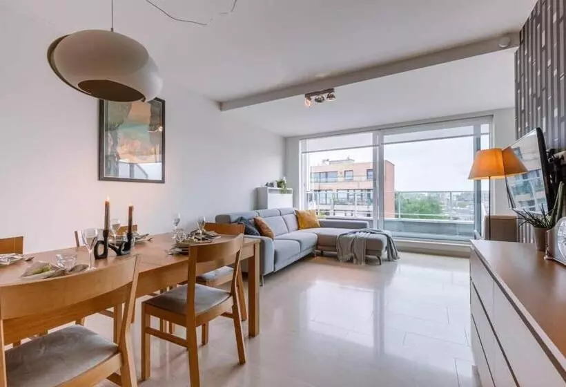 Charming Apartment Near The Beach With Balcony