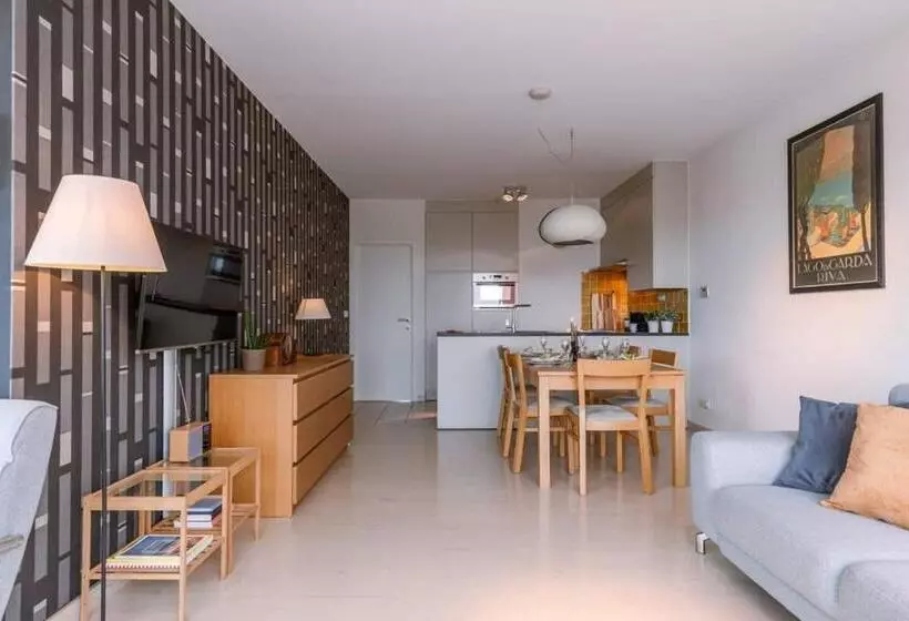 Charming Apartment Near The Beach With Balcony