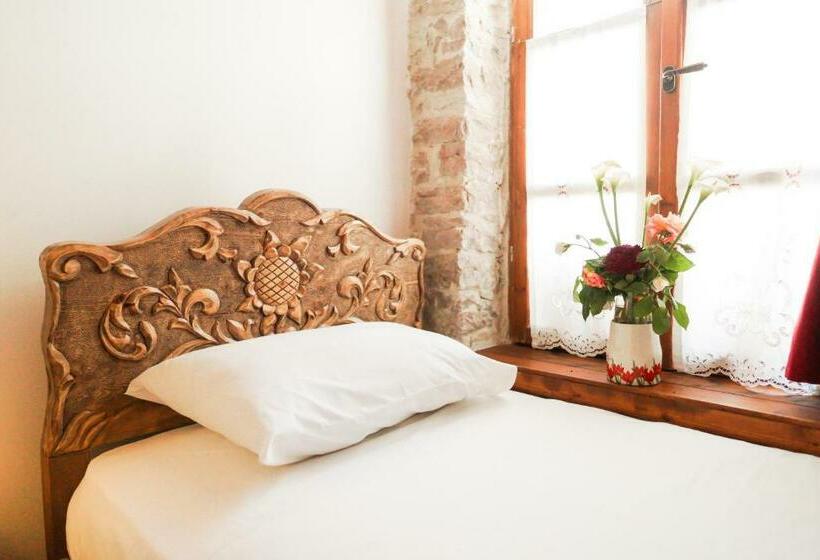 هتل 4 Rooms Gjirokastra