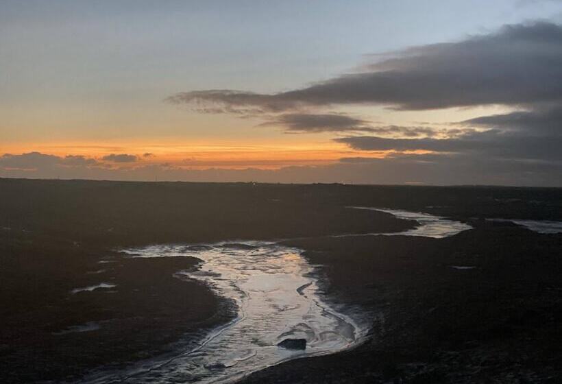 álftártunga Farm Guesthouse