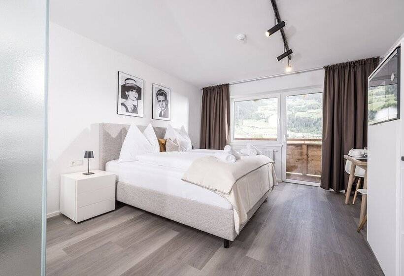 Max Studios & Apartments   Zillertal