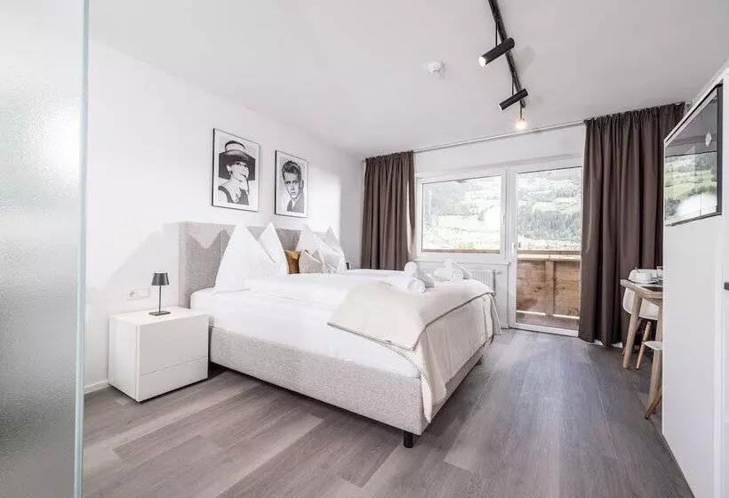 Max Studios & Apartments   Zillertal