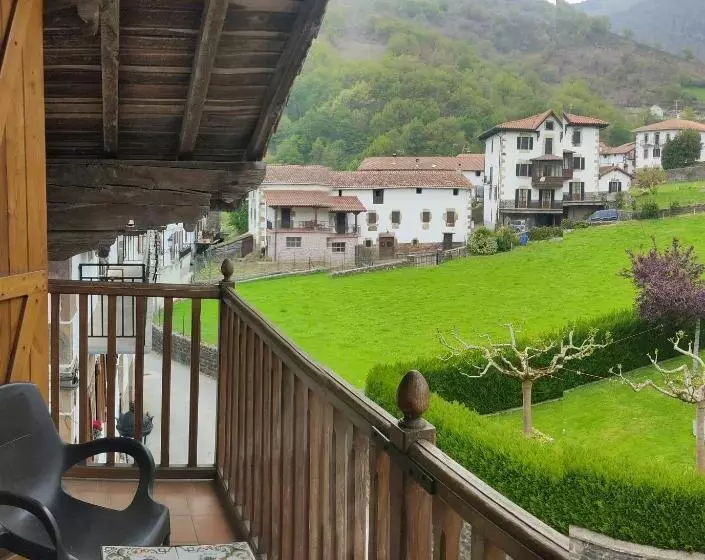 Majatalo Hostal Mendaurpe