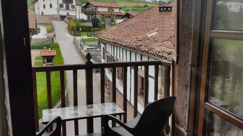 Majatalo Hostal Mendaurpe