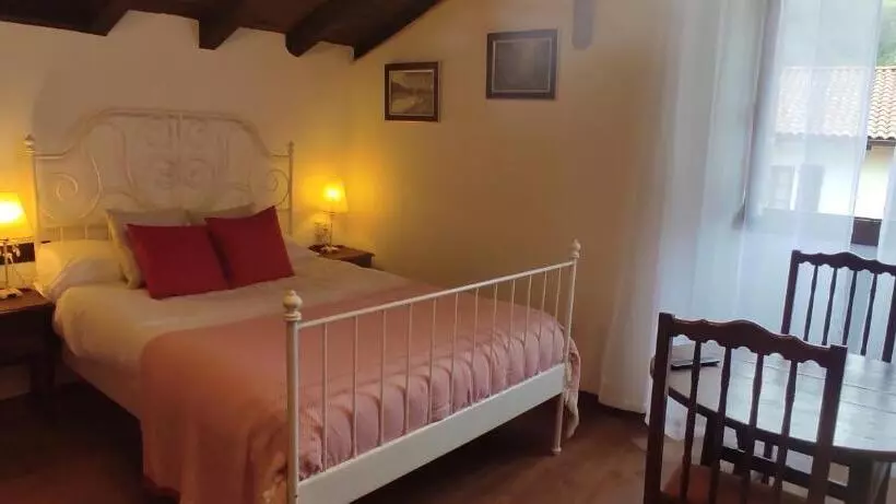 Majatalo Hostal Mendaurpe