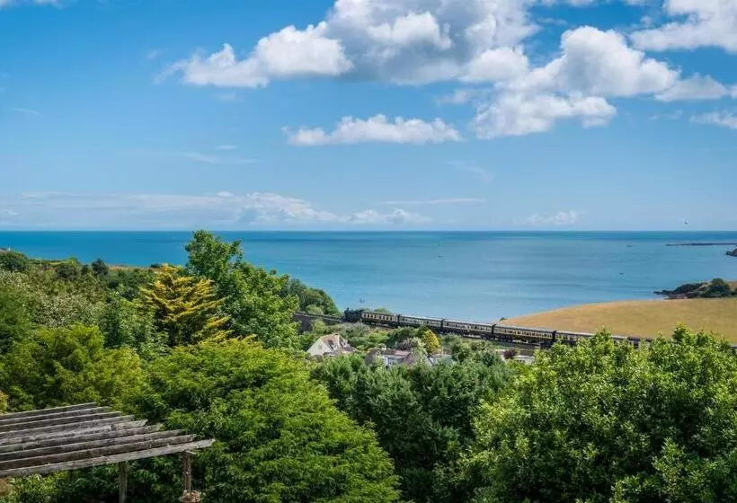 The Spinney Spectacular Views Over The Bay And Close To Beach With Parking